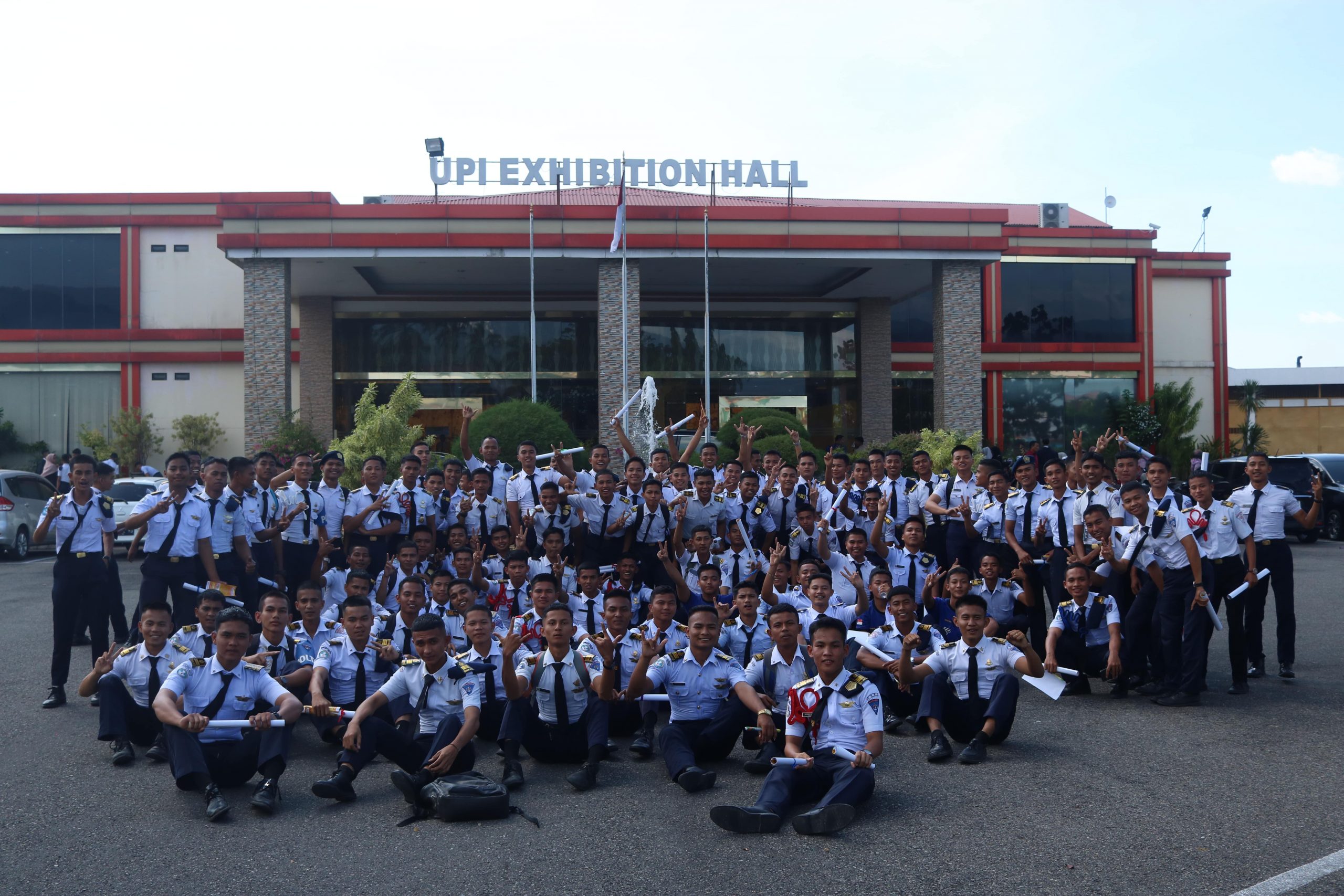 TARUNA/TARUNI KELAS 12 MENGIKUTI OPEN HOUSE YANG DIADAKAN OLEH UNIVERSITAS PUTRA INDONESIA YPTK PADANG